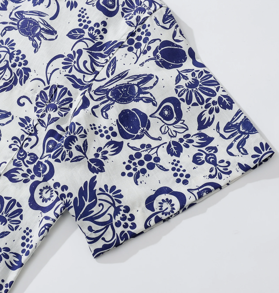 * PATTERN BLUE WHITE TEE